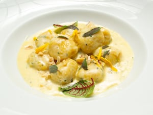 Malfatti de calabaza con crema de queso