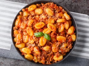 Ñoquis gratinados con carne