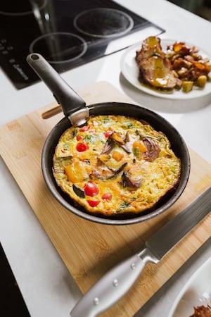Frittata de verduras asadas de Karina Gao