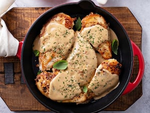 Pollo con salsa cremosa de limón