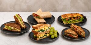 5 recetas de sándwiches prácticos y ricos en proteína para llevar al trabajo