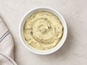 Mayonesa de ajo negro