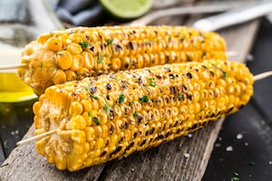 Choclos asados con manteca de tomillo