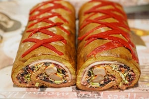 Arrollado fácil de berenjenas ahumadas con pionono