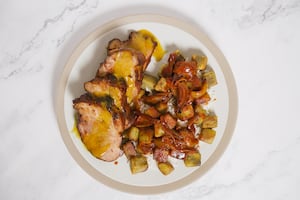 Medallones de bondiola con arroz y batata