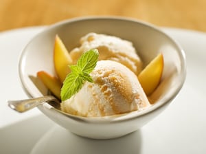 Helado de duraznos y mascarpone
