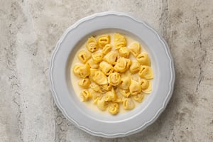 Tortellini de calabaza y berenjena quemada