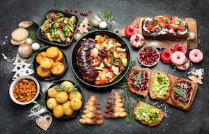 Menú vegano de Navidad: 5 recetas -de vitel toné a pan dulce) para una cena 100% plant based