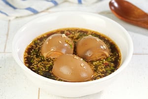Huevos marinados coreanos