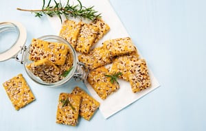 Crackers de almendras y romero sin gluten