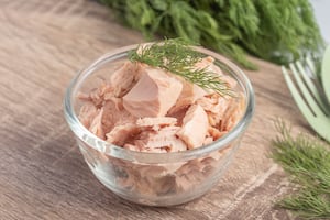 ¿Atún al agua o en aceite? Cuál combina con cada plato y la regla de oro para elegir la lata correcta
