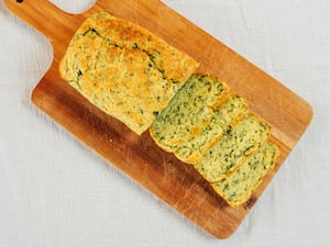 Pan de espinaca y queso