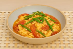 Tomate con huevo al estilo chino
