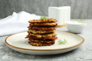Latkes de papa en freidora de aire