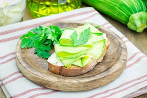 Bruschettas de ricota y zucchini