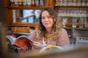 La nueva cocina porteña y el rebozado que reinventa la milanesa para que no absorba tanto aceite: “Algo está cambiando”