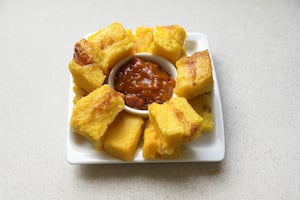 Sticks de polenta con salsa picante