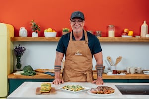 Colita de cuadril, zucchinis rellenos y pan de espinaca, Hugo Soca cocina 3 platos caseros y rendidores para el menú de las Fiestas