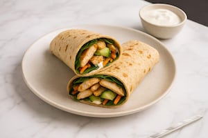Wrap integral de pollo y hummus