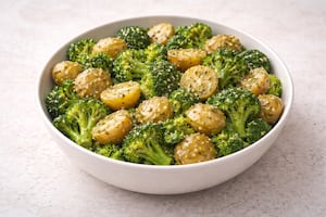 Ensalada templada de brócoli y papines