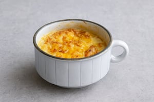 Crema de puerros con queso cheddar gratinado