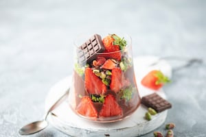 Postre Dubai con frutillas