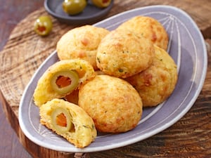 Olivas en masa crocante