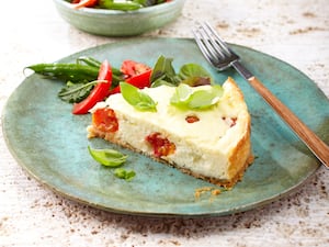 Tarta de queso de cabra y tomates