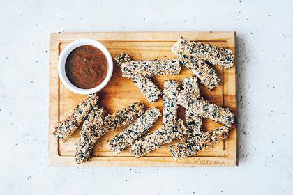Bastones crocantes de tofu y quinoa