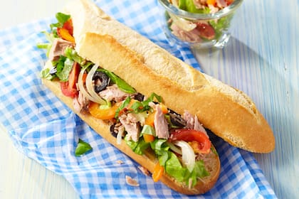 Bocadillos y platos rápidos de la colección Cocina 30 minutos, Sabor de Casa, editorial One Minetta Media.