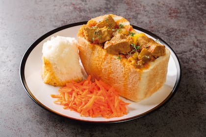 Bunny chow, el curry sudafricano servido en pan