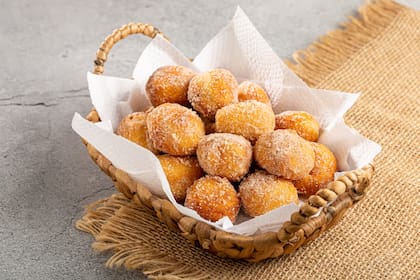 Buñuelos de manzana en freidora de aire
