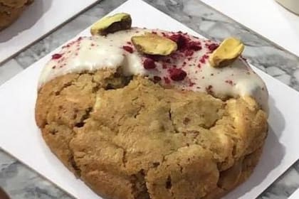 Cookies de pistachos y frambuesas