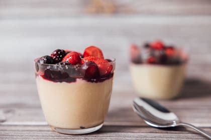 Cremoso de vainilla y tofu con frutos rojos