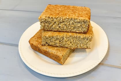 Cuadraditos de banana, avena y coco