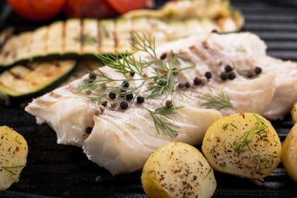 El filet de merluza es un tipo de pescado versátil y rico en nutrientes para preparar en casa