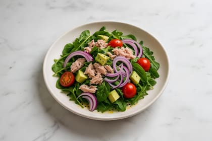 Ensalada de atún con aderezo de limón