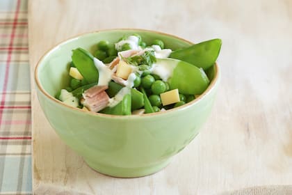 Ensalada de legumbres con dressing de perejil