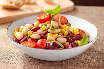 Ensalada de porotos con choclo y tomates