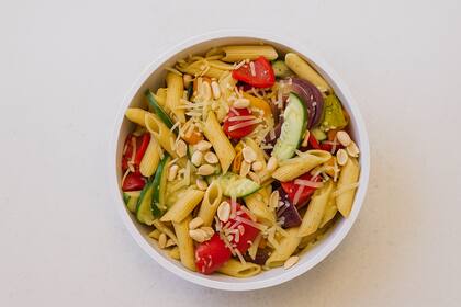 Ensalada fría de pasta y verduras