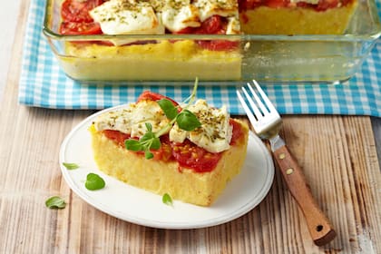 Harina de maíz con tomates y queso de oveja