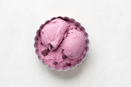 Helado de coco y arándanos