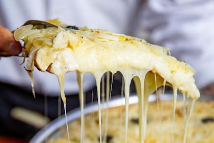La icónica pizzería Banchero de La Boca y de la Av. Corrientes cumple 91 años. Argentina 1985