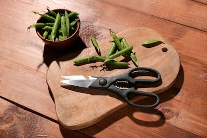 Las tijeras de cocina esconden una función poco conocida en su diseño