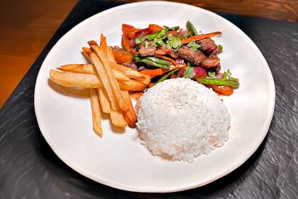 Lomo saltado
