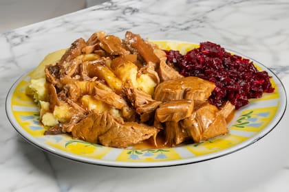 Lomo a la mostaza con puré de remolacha