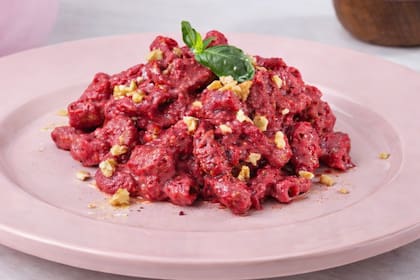 Macarrones con salsa de remolacha