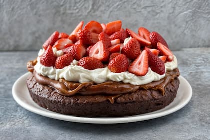 Marquise de chocolate con frutos rojos