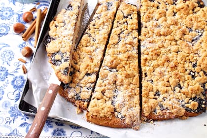 Masa levada con mermelada de ciruelas y streusel