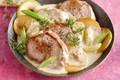 Medallones de cerdo con manzanas, mostaza y sidra